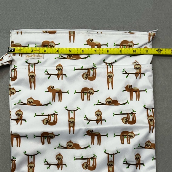 Cute Sloth Print diaper/Wet or dry Bag with 2 zippered pouches - Picture 2 of 5